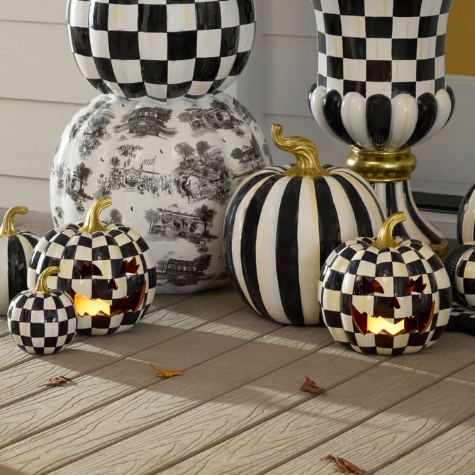 Courtly Check Illuminated Jack O'Lantern